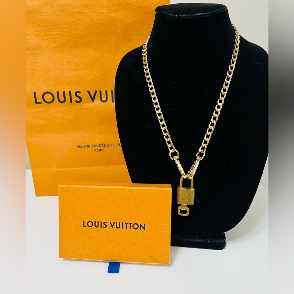 Authentic LV Gold Lock/Key #313, Authentic LV Box & Unbranded Chain 💛🧡